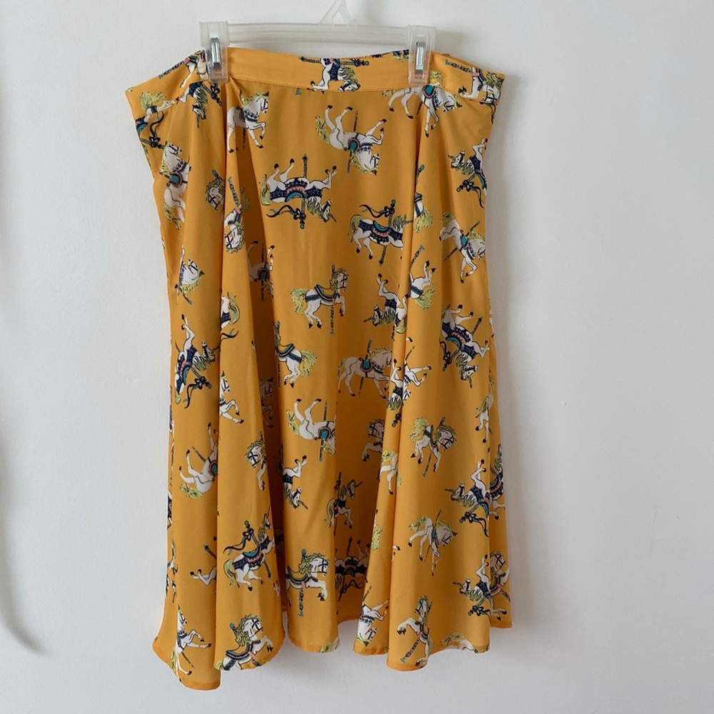 Yellow carousel horse skirt - xl